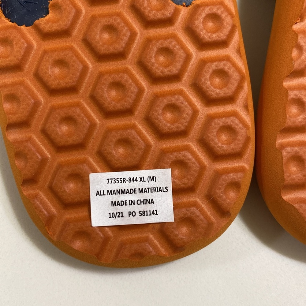 New in packaging kids flip flops with crabs. Size XL (2-3) clearance sale - Picture 3 of 3